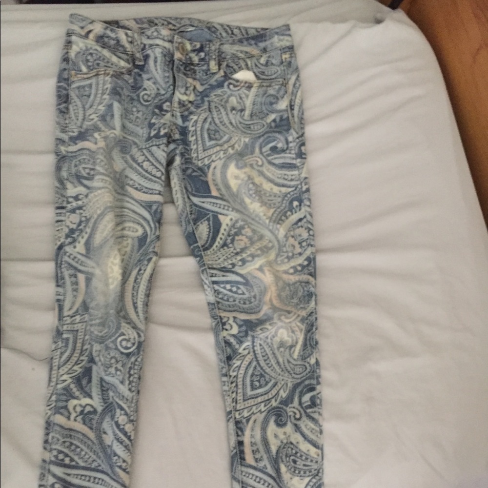 Patterned blue American Eagle jeans